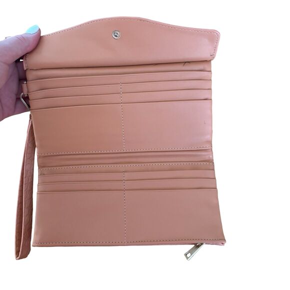 A New Day NWOT Pink Faux Crocodile Wristlet - Picture 2 of 7